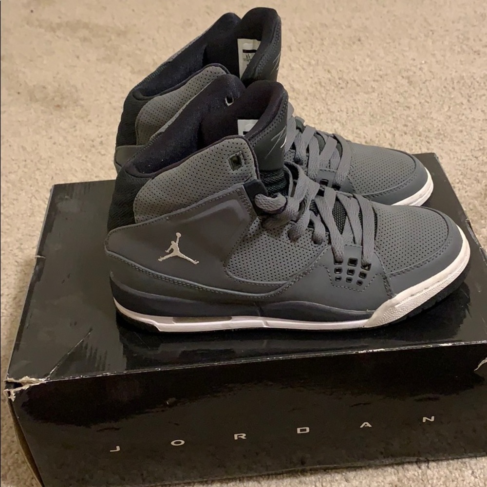 Cool Grey / White Jordan SC-1